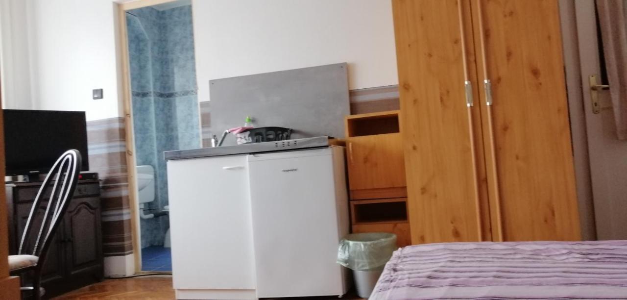 Belvarosi Vendeghaz Miskolc Bagian luar foto