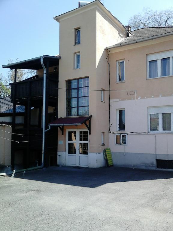 Belvarosi Vendeghaz Miskolc Bagian luar foto